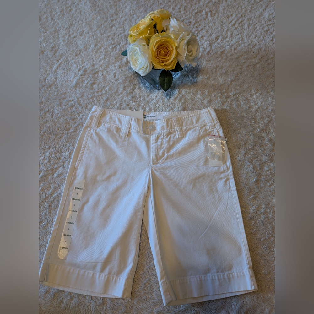 NWT GAP Khaki Bermuda Shorts - White